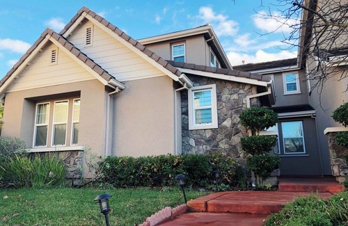 San Ramon Apartment | Inviting King Suite with Kitchen in Tri-Valley Area