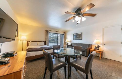 Truckee House | Charming Lake View Studio - Ground Floor Unit in Building C