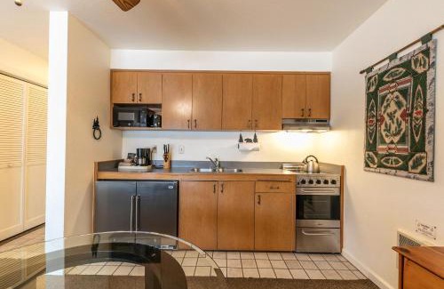 Truckee House | Charming Lake View Studio - Ground Floor Unit in Building C