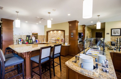 Plano Condo | Cozy King Suite with Pool, Spa & 24-Hour Business Center
