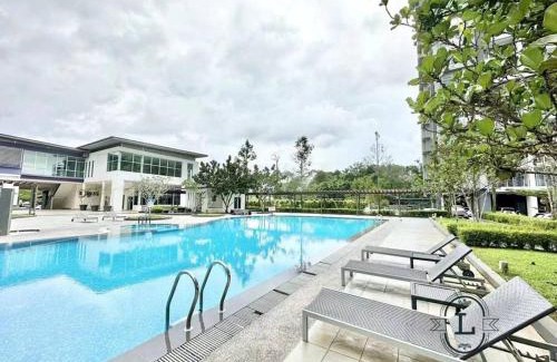 Kuching Apartment | Inviting Kuching Mjc Batu Kawa Skyvilla with Pool & Breakfast