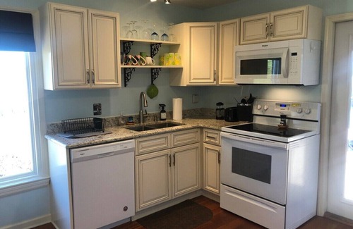 Taylorsville Cottage | Guest Rated 10/10: Cozy Lake Hickory Cabin Retreat