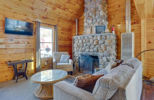 Weirs Beach House | Welcoming Laconia Cabin Near Winnipesaukee Pier