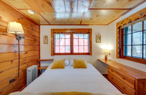 Weirs Beach Apartment | Inviting Laconia Studio Cabin Steps from Lake Winnipesaukee