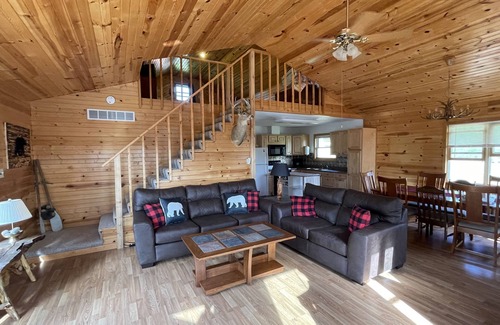 Gordon Cabin | Charming Lakefront Cabin: Perfect for Fishing and Boating