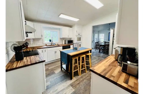 Silver Lake House | Idyllic Lake Front Retreat with Pool & Pet-Friendly Stay