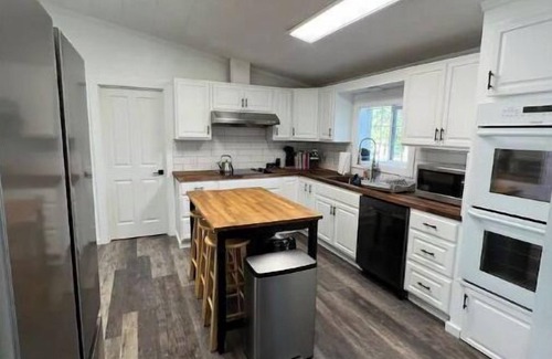 Silver Lake House | Idyllic Lake Front Retreat with Pool & Pet-Friendly Stay