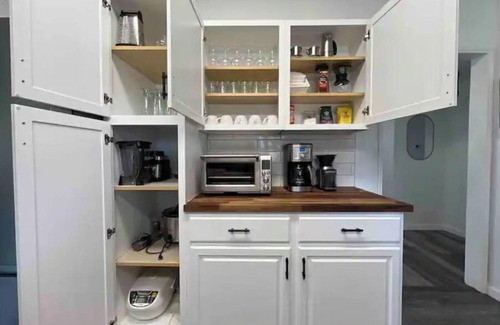 Silver Lake House | Idyllic Lake Front Retreat with Pool & Pet-Friendly Stay