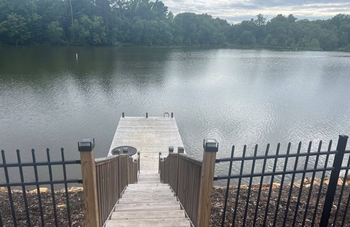 Albemarle House | Cozy lake front house with dock on Lake Tillery
