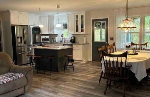 North Lake George Cabin | Inviting Lake George Cabin: Swim, Ski & Enjoy Family Amenities