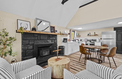Pocono Lake Ski Chalet | Cozy Lake Getaway: Walk to Beach & Playground