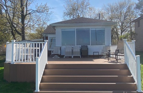 Waterford Cottage | Guest Rated 10/10 at Cozy Lake House with Breakfast & Kitchen