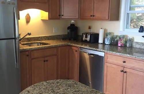 Centerville House | Idyllic Lake House Near Craigville Beach with Ocean View