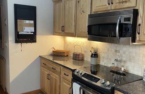 Mount Sunapee Cottage | Inviting Lake House Near Mt. Sunapee with Breakfast Included