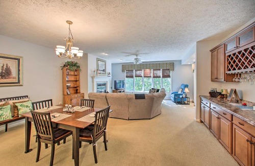 Salem Apartment | Inviting Lake Keowee Condo with Pool and Hot Tub Access