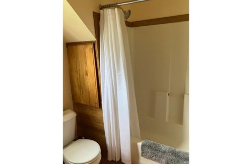 Oxford House | Relaxing Lake View Home - Family-Friendly Retreat