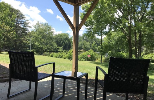 Greensboro Apartment | Top-Rated Lakefront Studio with Breakfast & Kitchen Amenities