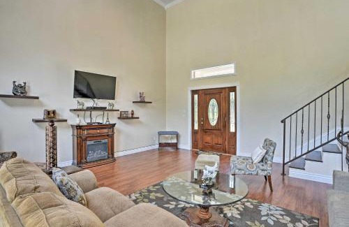 Benton House | Inviting Lakefront Benton Getaway Near Shreveport Attractions