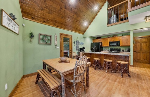 Cub Run Cabin | Charming Lakefront Cabin with Breakfast in Mammoth Cave