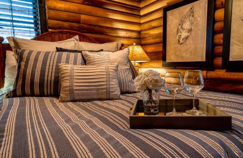 Topton Villa | Idyllic Lakefront Cabin: Family Retreat on Lake Nantahala