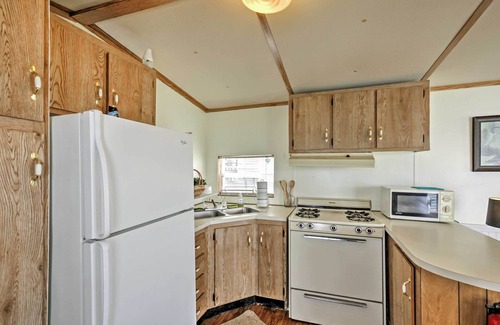 Silver Springs Cabin | Inviting Lakefront Retreat in Ocala with Deck & Kitchen