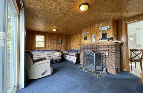 Hale Cottage | Relaxing Lakefront Hilltop Cottage with Pet-Friendly Charm