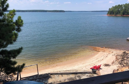 Modoc Cabin | Inviting Lakefront Log Cabin with Beach Access and Pool
