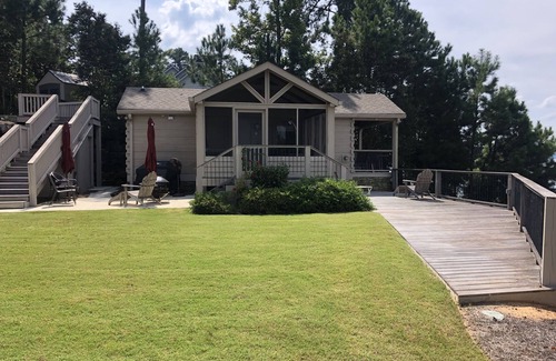 Modoc Cabin | Inviting Lakefront Log Cabin with Beach Access and Pool