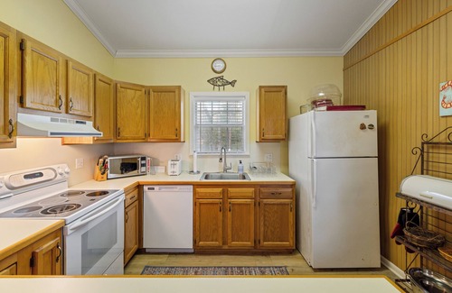 Acme House | Cozy Lakefront on Black River Lake - 2 Boat Slips - Sleeps 6