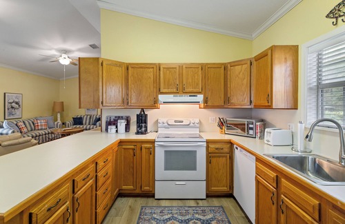Acme House | Cozy Lakefront on Black River Lake - 2 Boat Slips - Sleeps 6