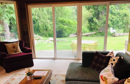 Artondale Apartment | Inviting Lakehouse Apartment: Steps to Waterfront Bliss