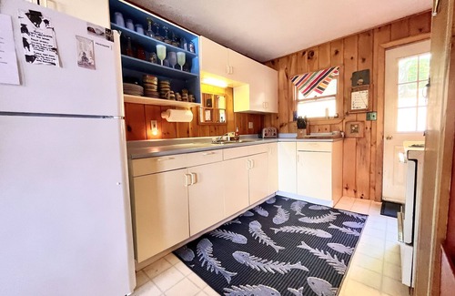 Readfield Cabin | Pet-Friendly Lakeside Cottage in Beautiful Readfield, ME