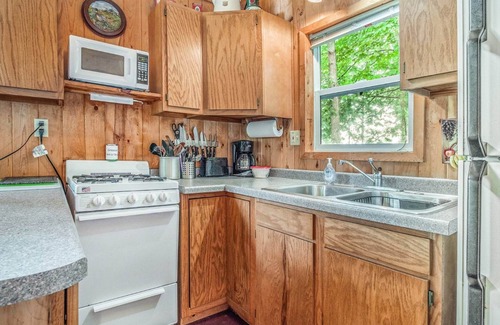 Birchwood Cabin | Tranquil Lakeside Retreat with Pool and Spa Amenities