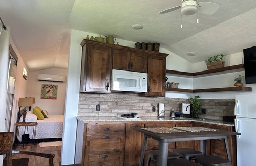 Afton Cabin | Inviting Lakeview Cabin with Boat Parking, Ideal for Families