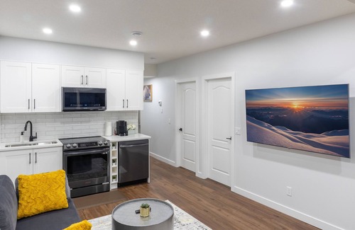 Northwest Calgary Apartment | Relaxing Lakeview Guest Suite with Spa and Hot Tub