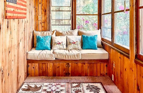 Lake George Cabin | Cozy Lakeside Retreat Near West & Lake George - 10/10 Rated