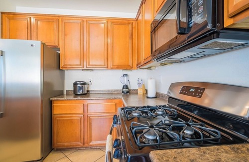 North Las Vegas House | Inviting Las Vegas Family Home with Breakfast & Kitchen