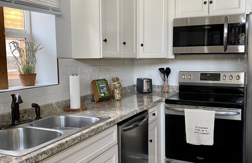 Red Lodge Cabin | Pet-Friendly Lazy Dog Cabin - Guest Rated 10/10 Stay