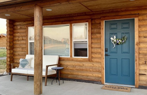 Red Lodge Cabin | Pet-Friendly Lazy Dog Cabin - Guest Rated 10/10 Stay