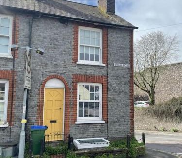 Lewes House | Pet-Friendly Cozy Town House for Your Perfect Getaway
