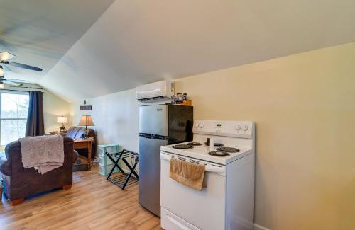 Sharon Grove Apartment | Inviting Lewisburg Retreat with Deck and Lake Access