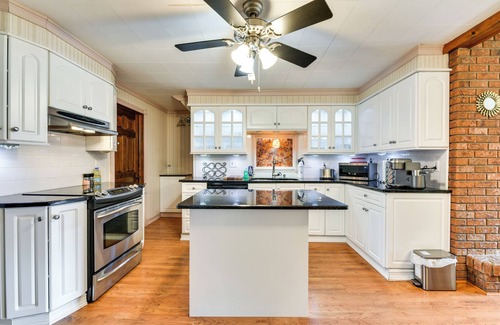 Lewiston Cottage | Inviting Lewiston Home Under 10 Miles from Niagara Falls