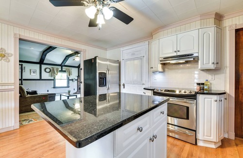 Lewiston Cottage | Inviting Lewiston Home Under 10 Miles from Niagara Falls