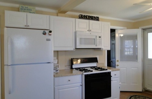 Lexington Cottage | Serene Lexington Cottage Steps from Lake Huron Beach