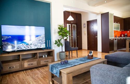 Maniakoi Apartment | Warm and Welcoming Hotel for Family and Pet Travelers