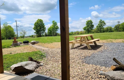 Huntingdon Cabin | Inviting Cabin Retreat Near Raystown Lake with Breakfast