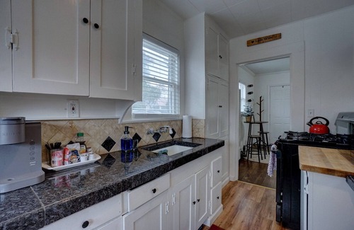 Lodi Cottage | Charming Cottage with Private Yard and Pet-Friendly Amenities