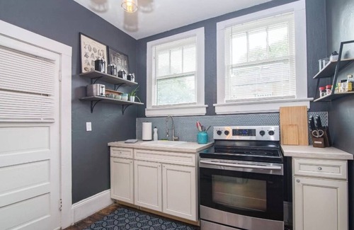 Hogan's Creek Apartment | Cozy little home away from home