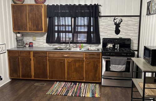 Lowder House | Charming Town House with Country View & Family Amenities