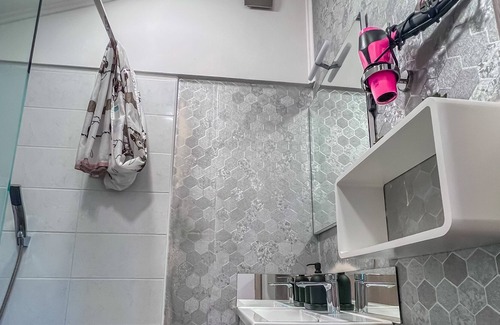 Bled Apartment | Charming House with Pool, Hot Tub & Ocean View Retreat